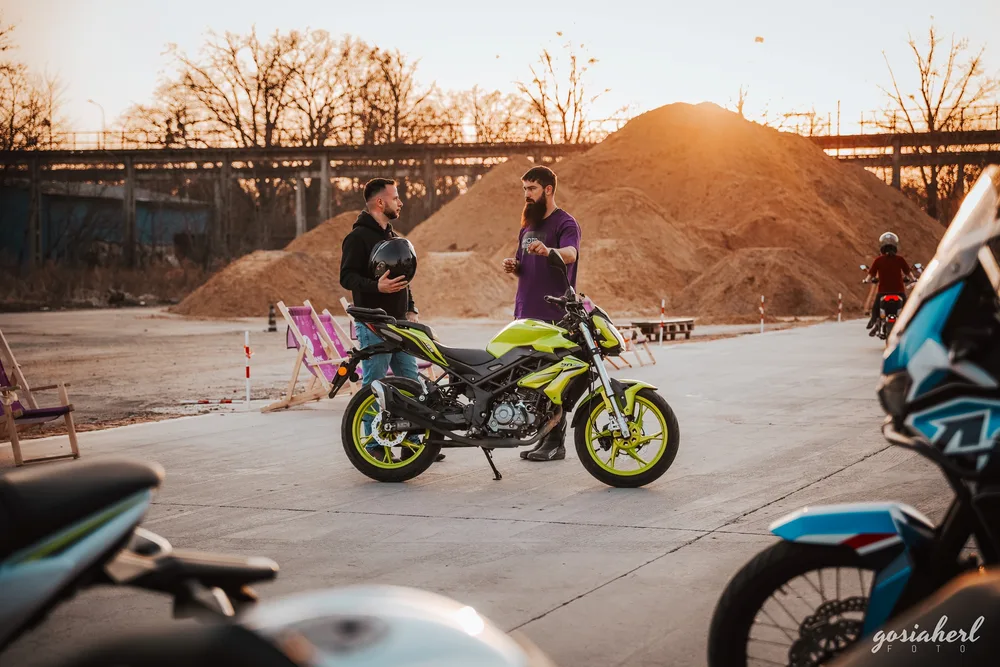 Pierwsze kroki na motocyklu 125 cm³ - zdjęcie 2