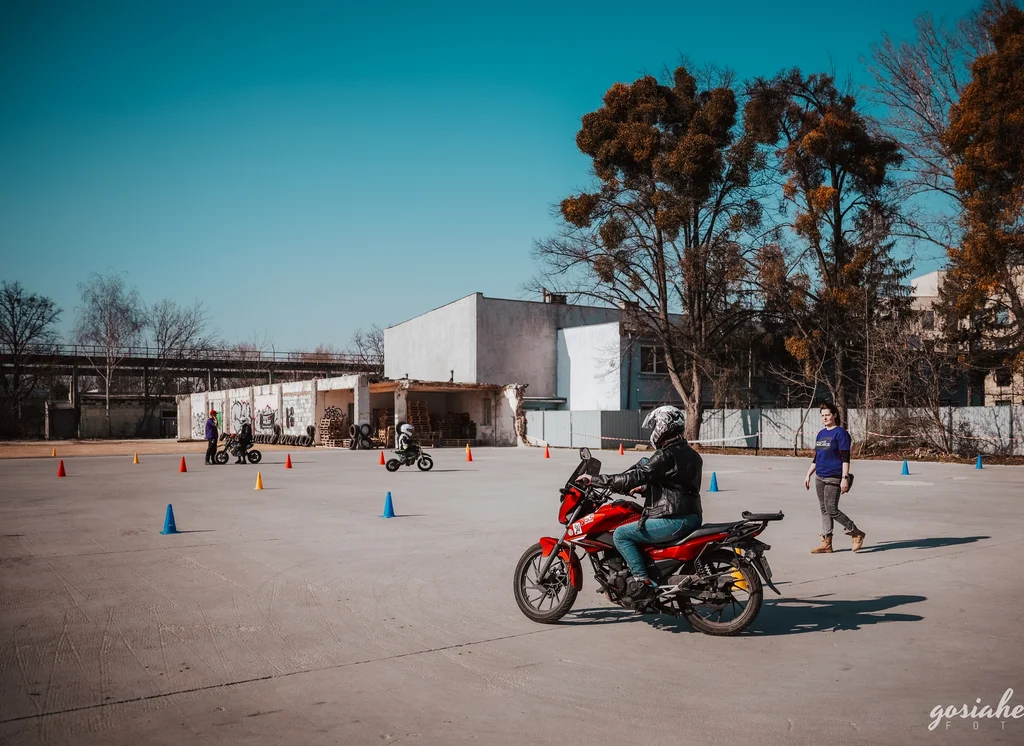 Pierwsze kroki na motocyklu 125 cm³ - zdjęcie 4