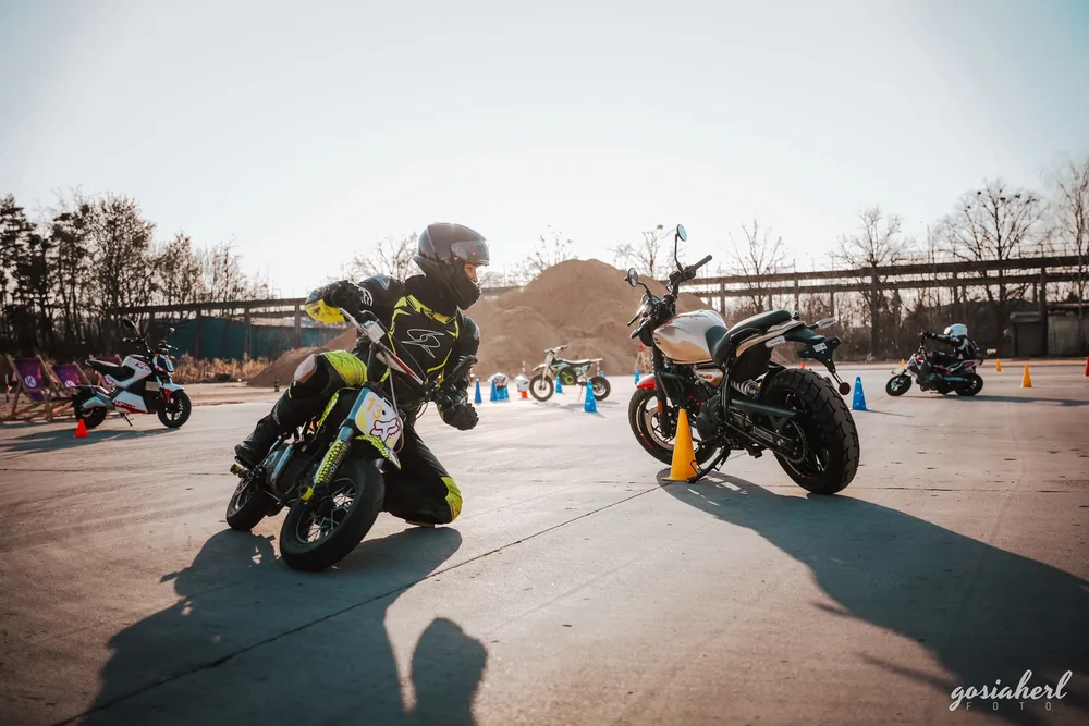 Nauka schodzenia na kolano